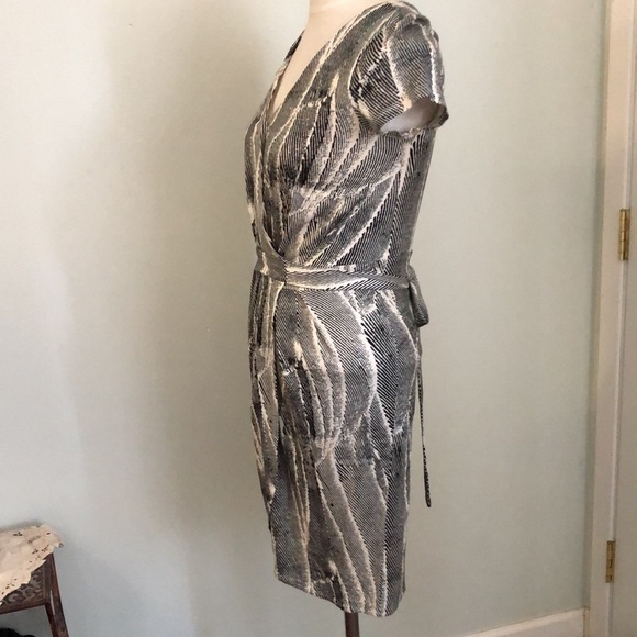 NWT Banana Republic Wrap Cream Black Abstract Print Midi Dress XS Petite - Picture 4 of 10